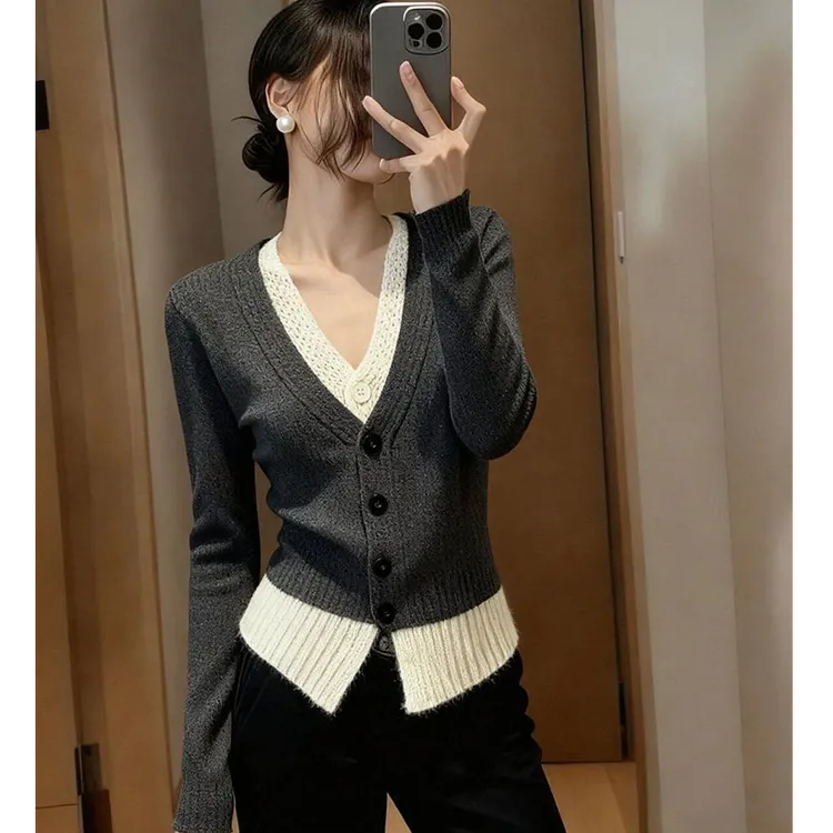 灰色假两件毛衣女2025秋时尚洋气高级感巨好看软糯气质小香风上衣