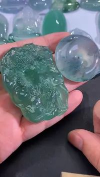 翡翠未镶嵌颈饰欣赏链接