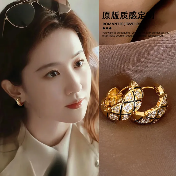 合金耳饰 明星同款菱格纹耳环女金色耳扣耳钉2025新爆款秋冬耳饰