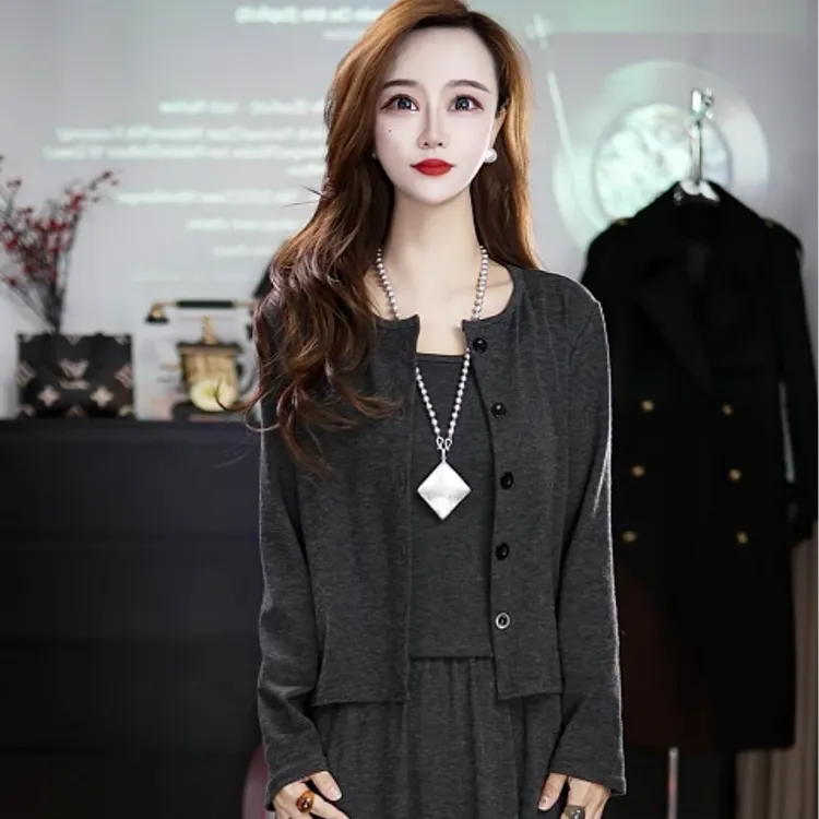 2025早春穿搭套装裙女高级感韩系气质时气针织开衫吊带半裙三件套