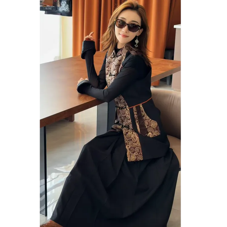 【卓日雅】新款女士设计师民族风气质套装