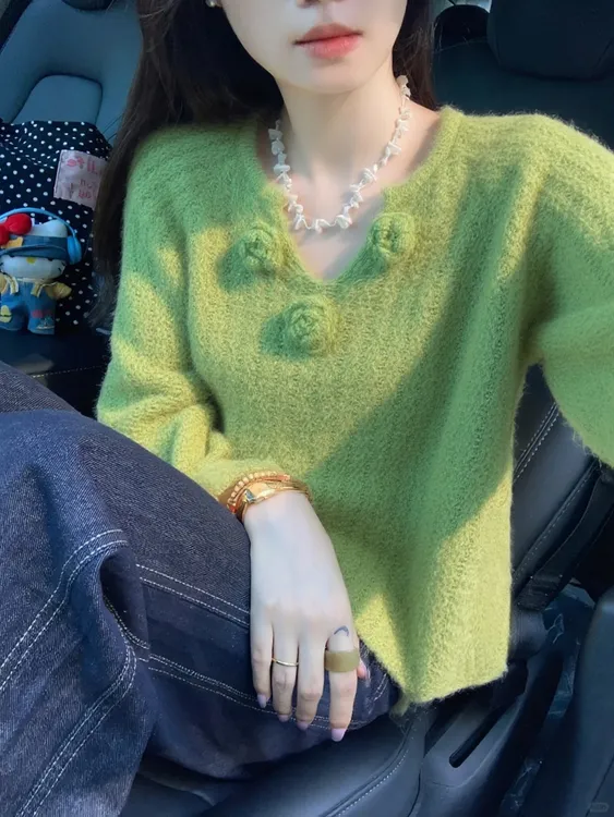 2025新款今年流行爆款绝美漂亮上衣超好看绿色立体花朵毛衣女秋冬