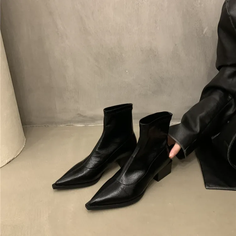 马丁靴不累脚真皮尖头短靴女新款2025秋冬女靴时装粗跟弹力瘦瘦靴