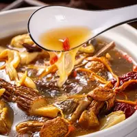 云南特产七彩菌汤包含羊肚菌鹿茸菇等煲汤炖鸡美味