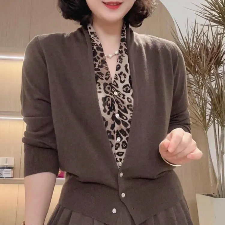 2025秋季新款洋气设计感时尚豹纹拼接假两件衬衣宽松显瘦妈妈小衫