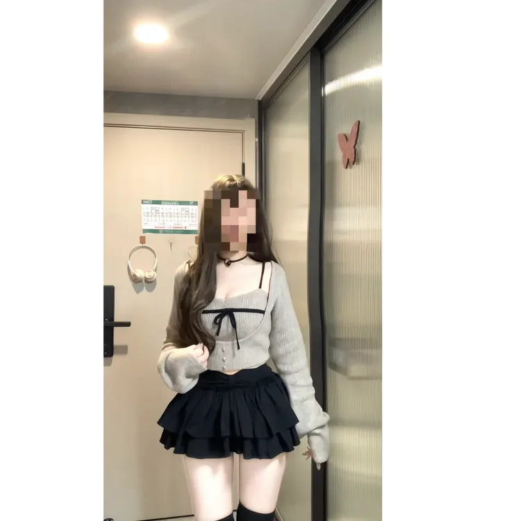 纯欲气质辣妹针织套头打底蝴蝶结两件套上衣搭配黑色显瘦蓬蓬裙