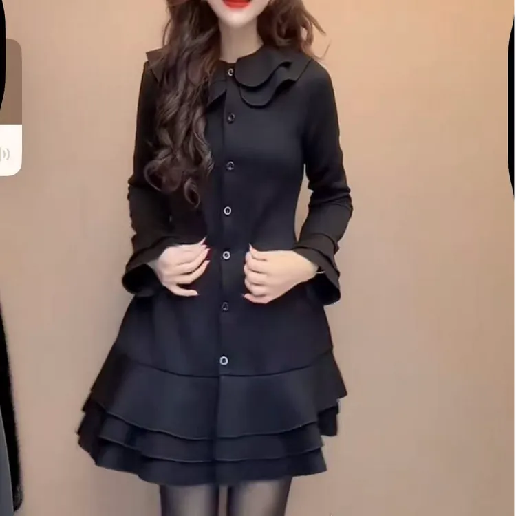 2025新款欧货复古收腰气质显瘦秋冬洋气时尚娃娃领衬衫扣子连衣裙