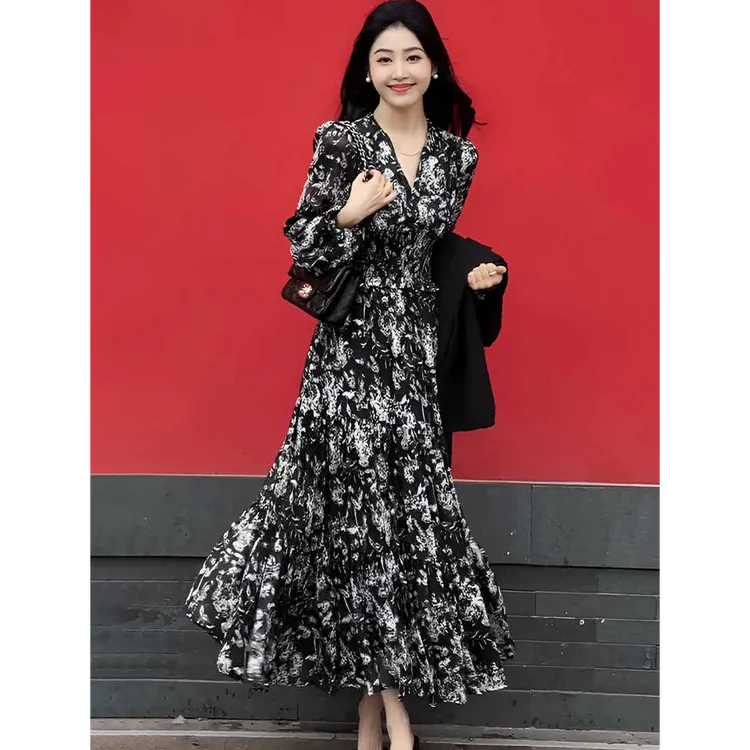 法式茶歇v领蝴蝶长袖连衣裙女2025新款早春收腰显瘦气质a字长裙子