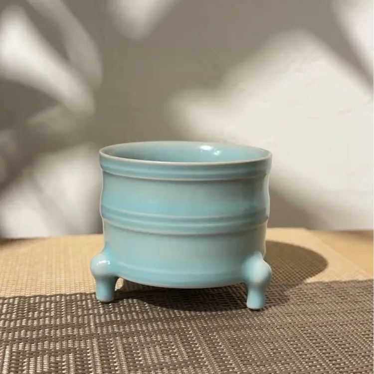 汝瓷天青支钉烧三足鼎小 不开片80cc