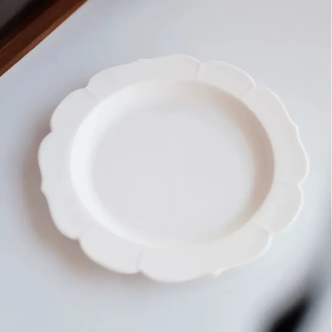 【YZY家】21.5*2 羊脂玉花边圆盘 家用陶瓷菜盘 面包盘 磨砂质感