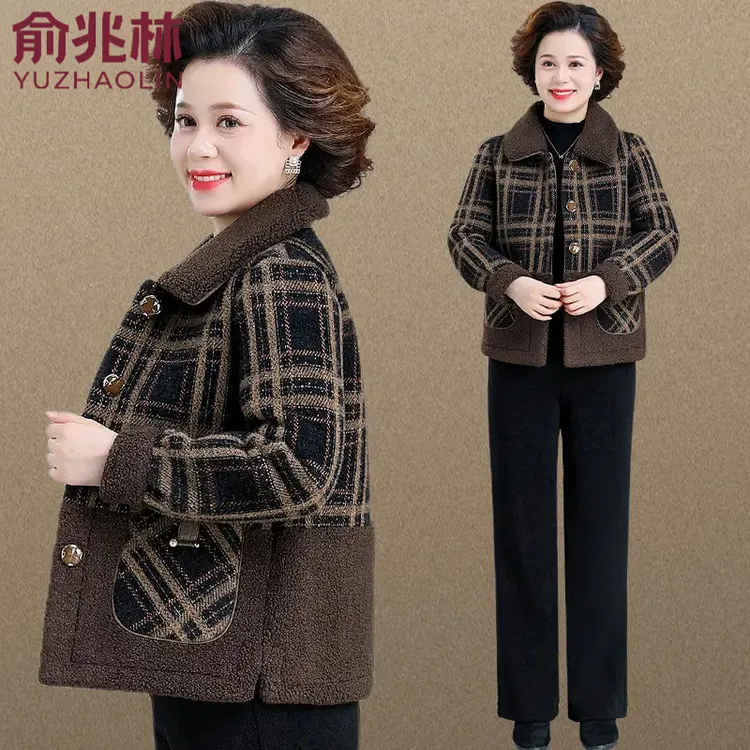 俞兆林中年妈妈冬季羊羔绒外套短款中老年女装冬装新款毛呢上衣加