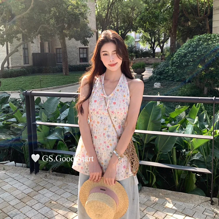 性感纯欲质收腰显瘦甜美刺绣设计感挂脖领无袖背心2025女夏季新款