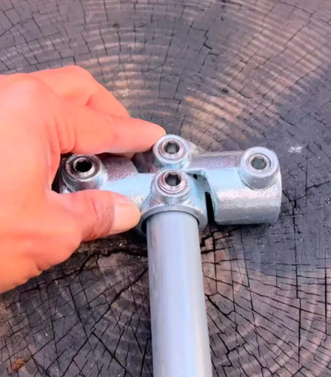 25mm32mm钢管连接件镀锌6分 一寸铁管圆管配件护栏加紧固定件