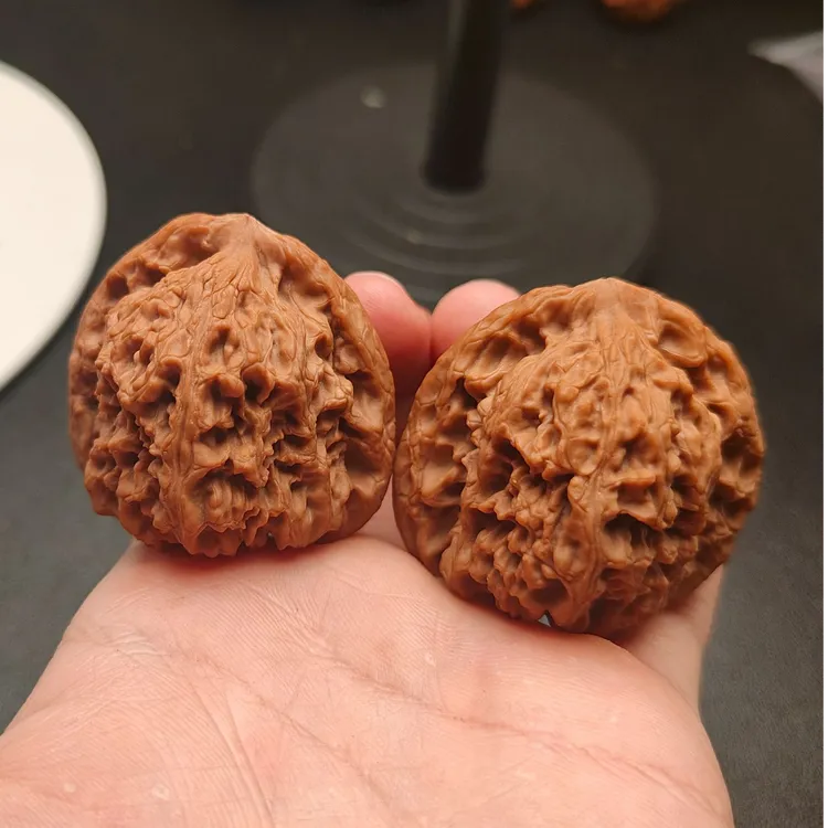 文玩核桃45尺寸三角南疆石