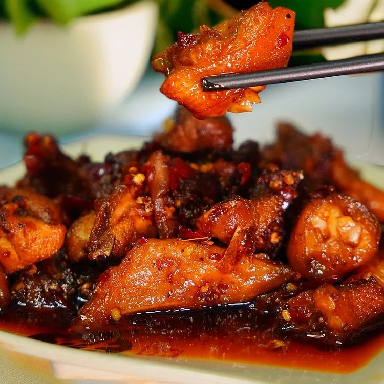 贵州贵阳建诚辣子鸡深夜鸡肉解馋小零食真空包装鸡肉干