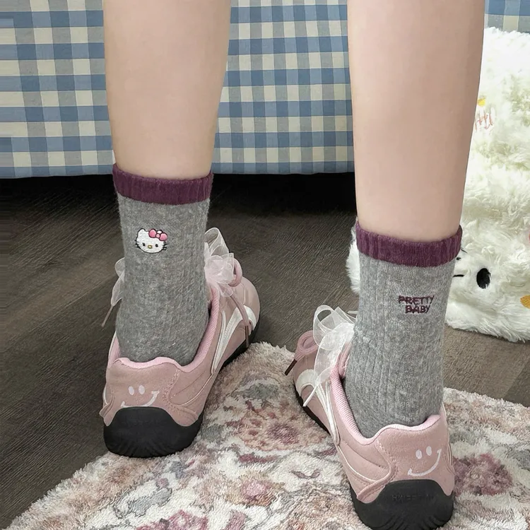 AB款Hello Kitty中筒袜棉袜学院风秋季新品小清新显高显细棉袜子