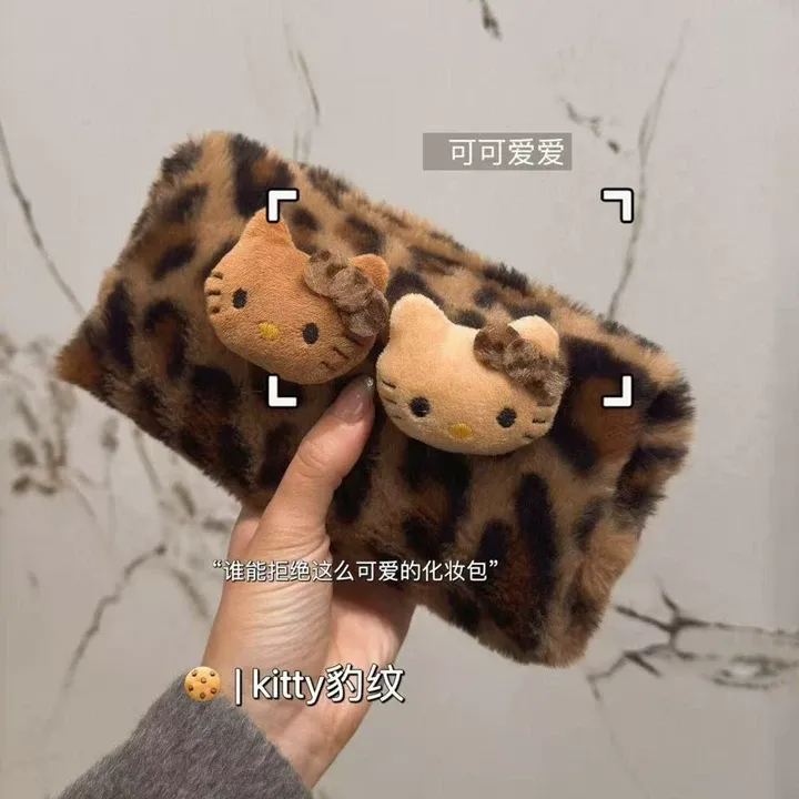 新款ins豹纹kitty毛绒化妆包女便携式旅行手拿洗漱包大容量收纳包