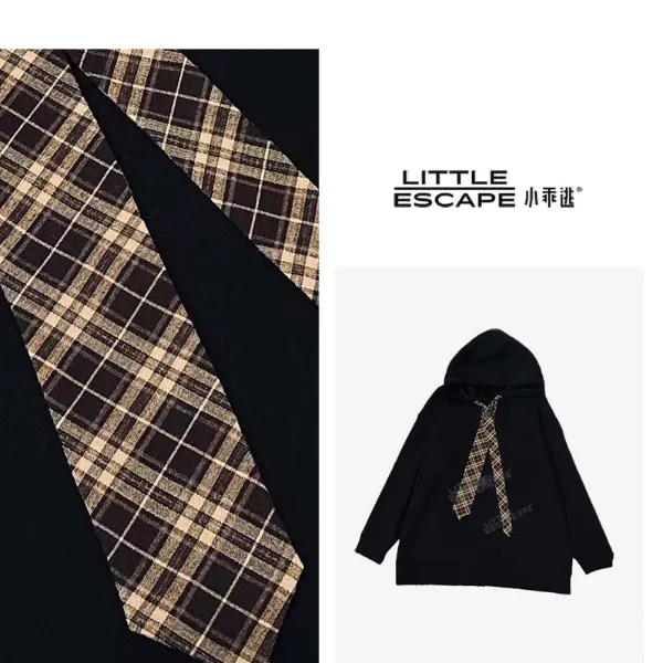 小乖逃休闲时尚黑色卫衣连帽咖色飘带围巾格子领带美式宽松TS8137