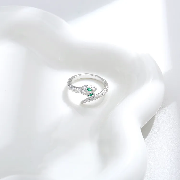 黄铜陶瓷戒指 蛇形褶皱金属开口指环不掉色戒指女小众高级轻奢风