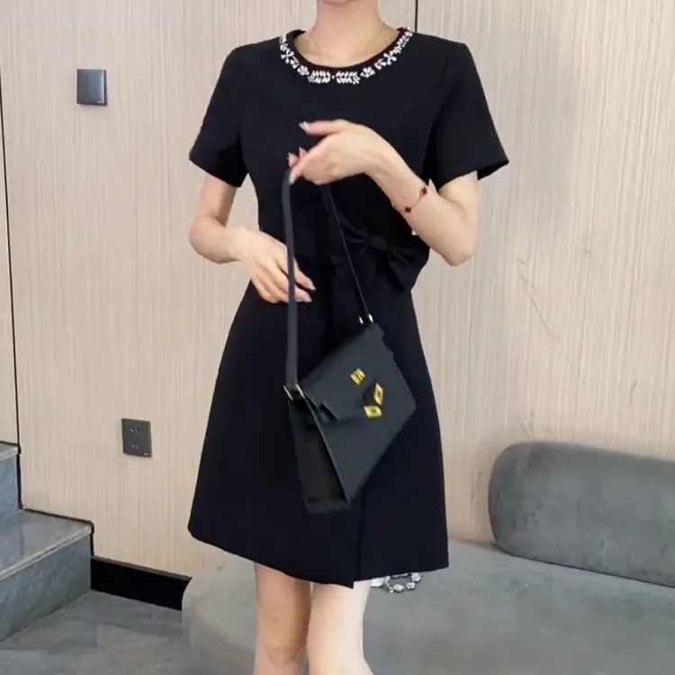 2025夏季新款时尚显瘦气质女士网红洋气连衣裙百搭款D6375