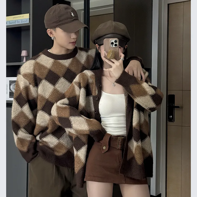 情侣装秋冬2025新款法式慵懒风棋盘格复古毛衣网红休闲宽松开衫潮