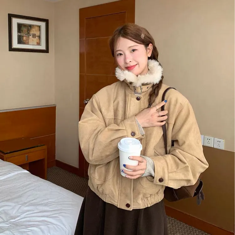 复古毛领麂皮绒外套2025冬季新款韩系保暖皮毛一体上衣女