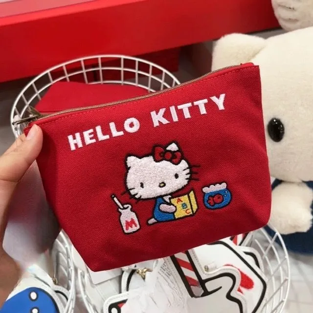 哈喽Kitty化妆包旅行便携式零钱包可爱卡通收纳包高颜值刺绣新款