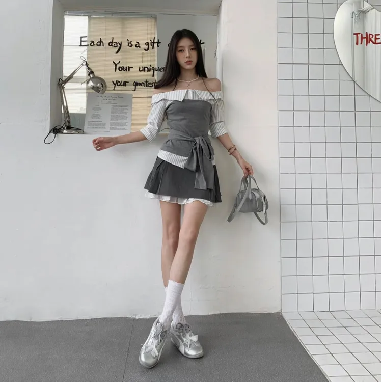 衬衫拼接一字肩T恤绑带上衣女夏季2025新款百褶短裙子小众设计感