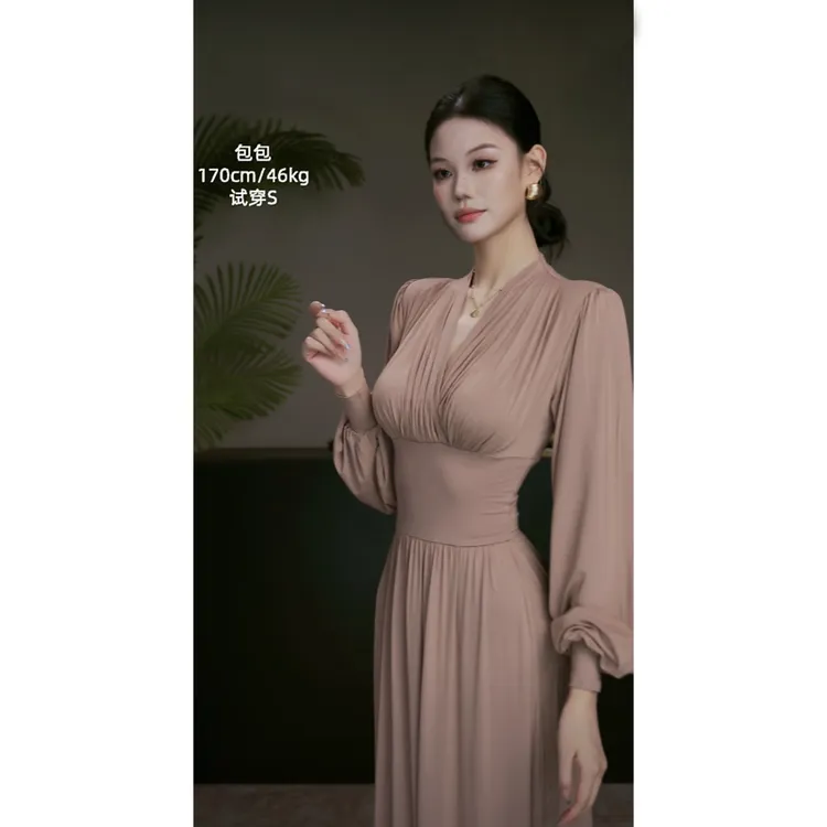 2025秋新款时尚名媛气质法式长袖连衣裙V领高腰女秋装收腰
