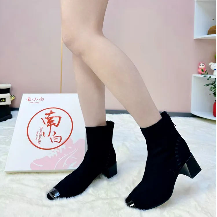 时装靴短靴高跟尖头冬季气质英伦风单靴粗跟方头加绒