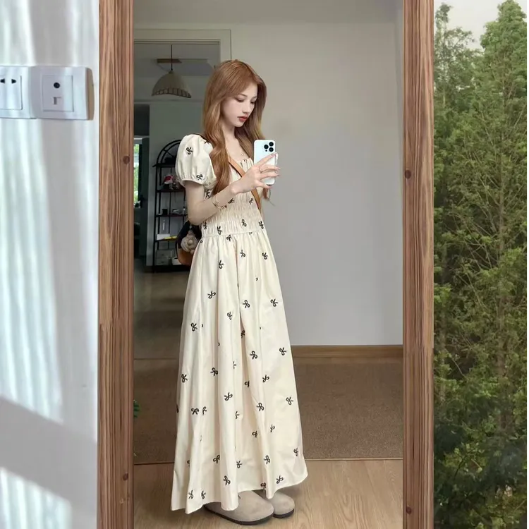 2025新款茶歇法式泡泡袖连衣裙子女装夏季设计感收腰气质碎花长裙