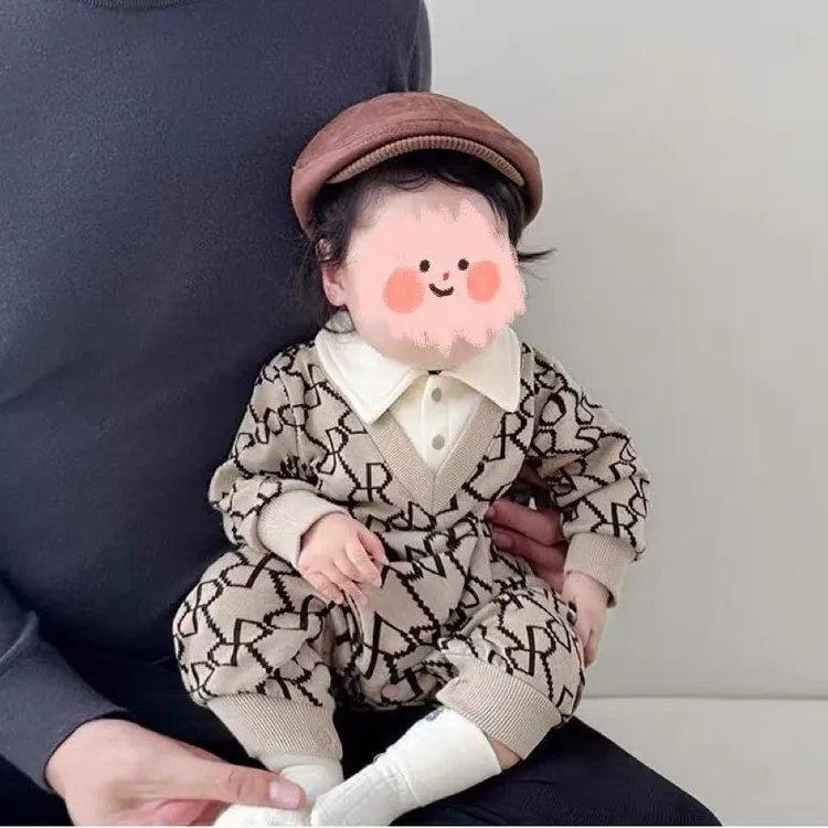 春秋款R字母秋款哈衣复古婴幼儿时尚洋气爬服男女宝长袖连体爬服