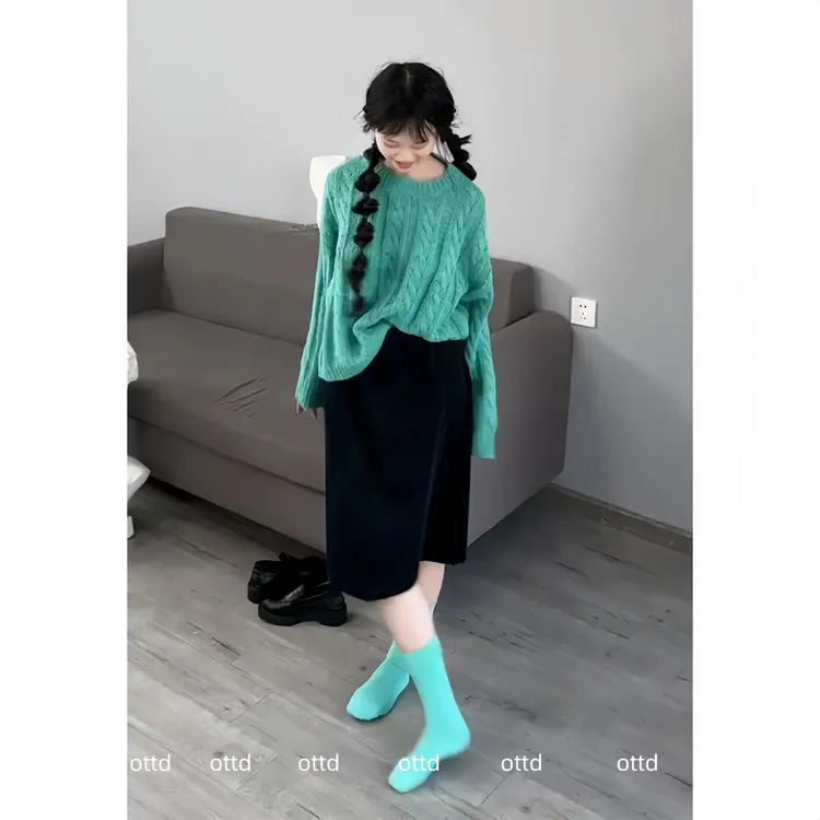 早秋慵懒风套装女2025新款宽松圆领长袖毛衣气质高腰灯芯绒半身裙