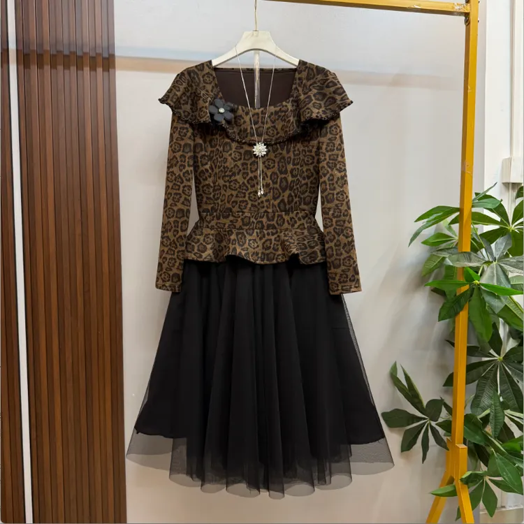 秋冬新款复古宫廷风豹纹拼网纱下摆时尚洋气假两件大码显瘦连衣裙