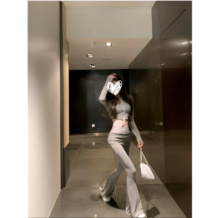 2025春季新款茶系穿搭女修身曲线短款长袖上衣高腰+微喇叭休闲裤
