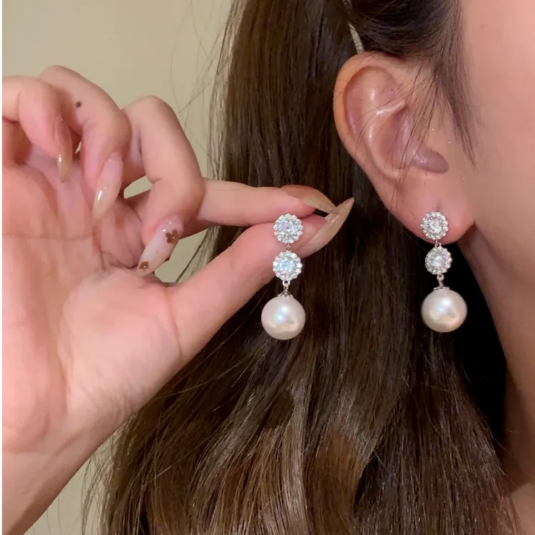铜合金合成锆石耳饰 秋冬轻奢闪锆珍珠流苏耳环女高级感精致耳钉