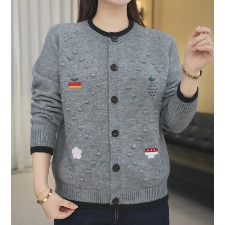 春季女休闲风刺绣开衫款毛针织衫中老年宽松百搭舒适洋气高级长袖