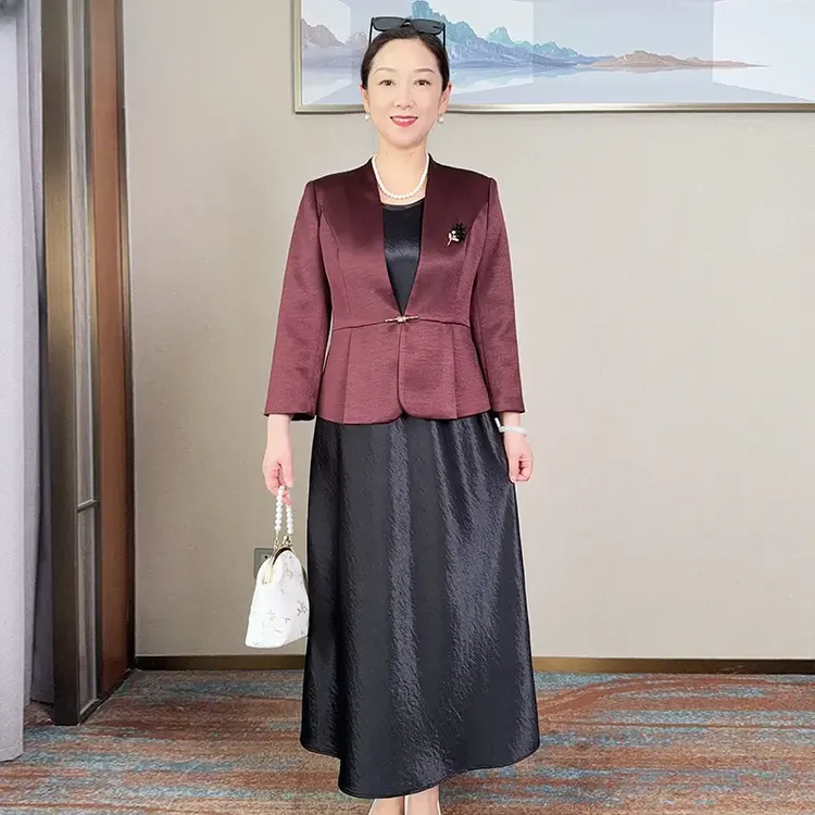妈妈春秋装套装裙2025新款西装外套中老年女装气质两件套裙子