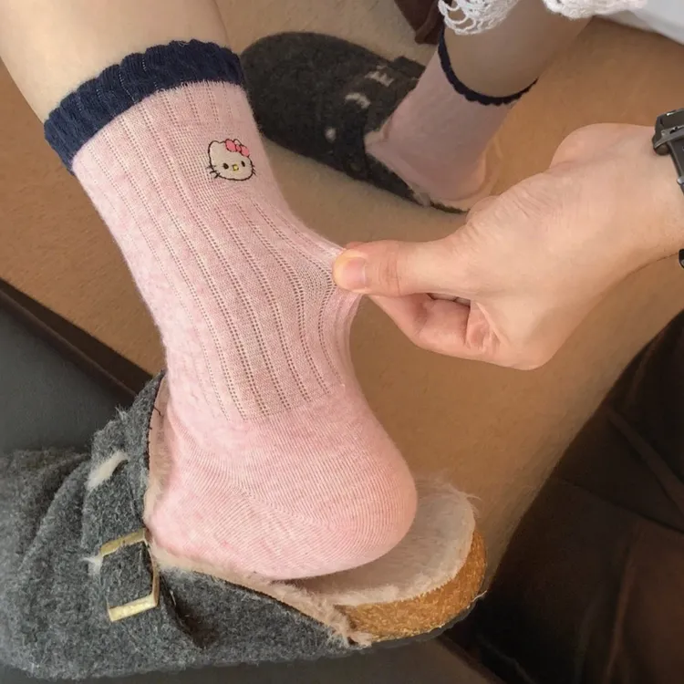 AB款Hello Kitty中筒袜棉袜学院风秋季新品小清新显高显细棉袜子