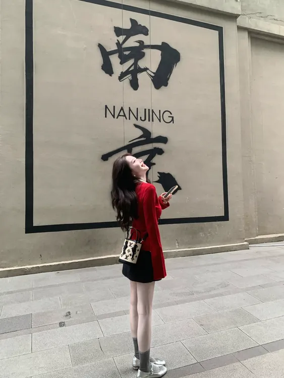 2025秋季新款韩系松弛感穿搭V领假两件上衣搭配短裙显瘦两件套女