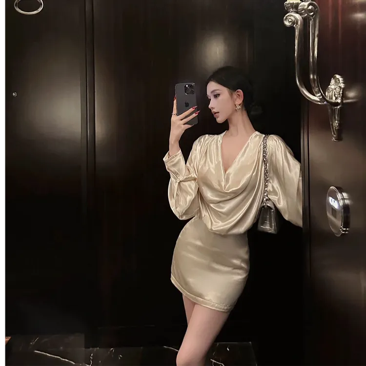 2026秋冬法式高级感性感辣妹荡领收腰衬衣裙女气质显瘦连衣裙