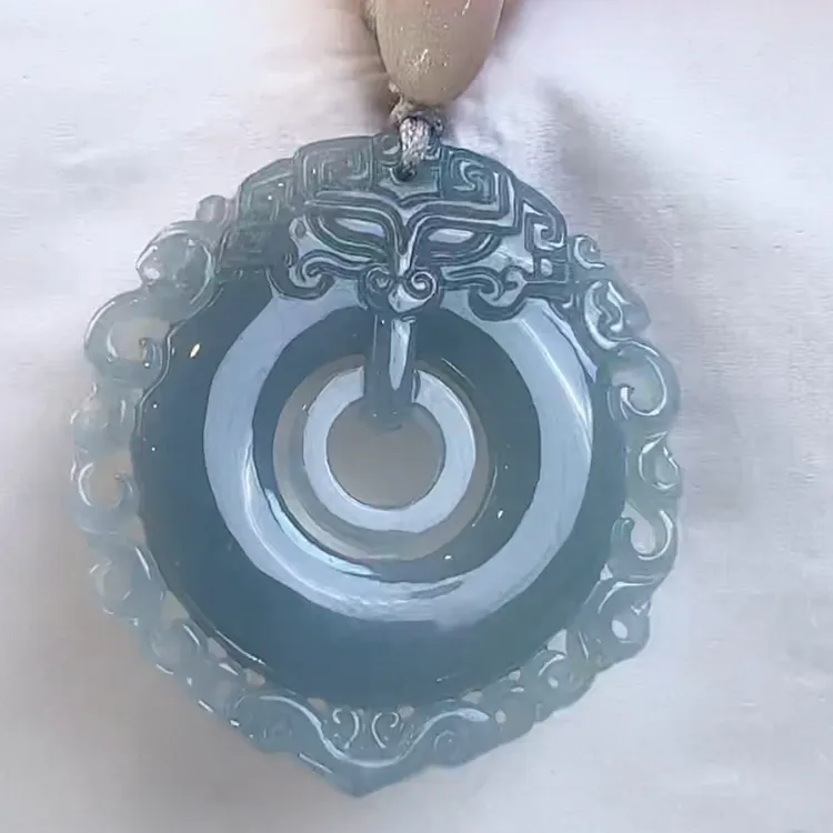 天然翡翠蓝水过年款镂空福在眼前平安扣高40+宽38+厚6（多样发其一