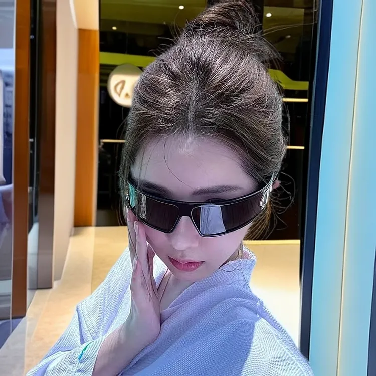 弧形曲面连体高级感辣妹时髦骑行太阳眼镜太阳镜骑车时尚潮流方框
