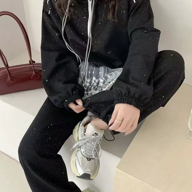 春季运动休闲烫金甜美可爱性感少女感满满气质百搭套装