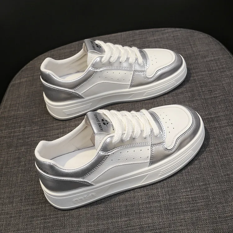 舒服不累脚银色小白鞋女2025今年流行爆款上班鞋子平底休闲显脚小