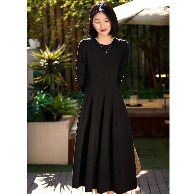黑色连衣裙中长款秋季新款大码女装胖mm200斤外穿连衣裙小黑裙子