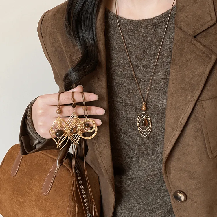 铜合金项链 美拉德金色吊坠项链女秋冬复古轻奢高级感长款毛衣链