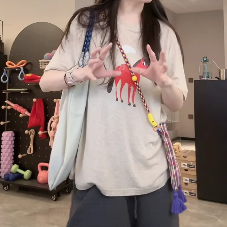 圆领短袖简约显瘦女式T恤女2005夏季新款修身显瘦慵懒感上衣休闲