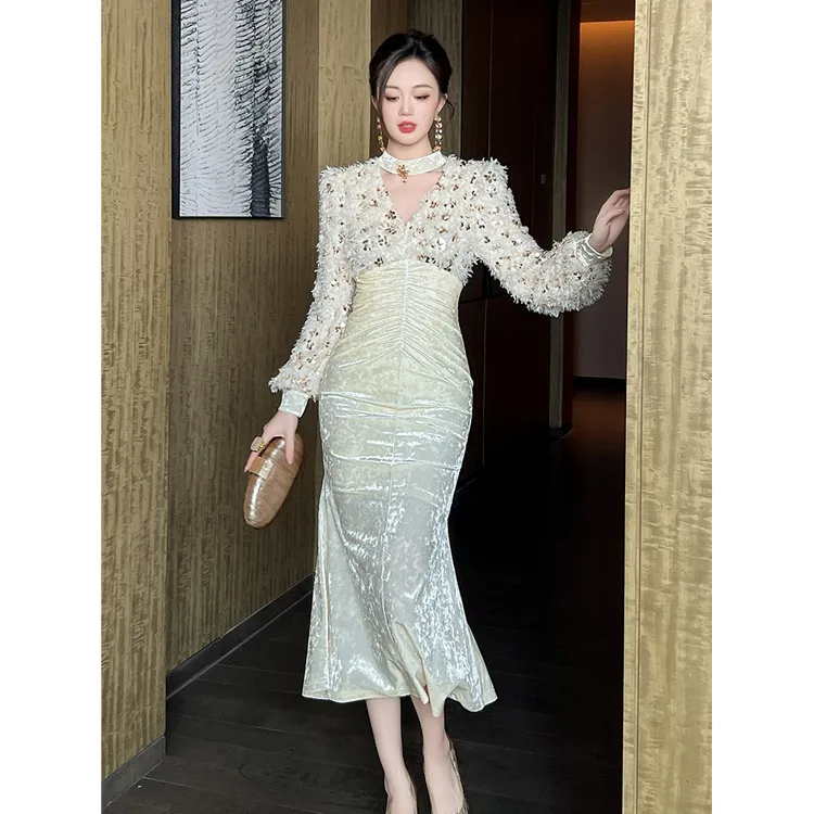 小香风连衣裙女春季2025新款气质名媛女神范挂脖亮片丝绒年会礼服