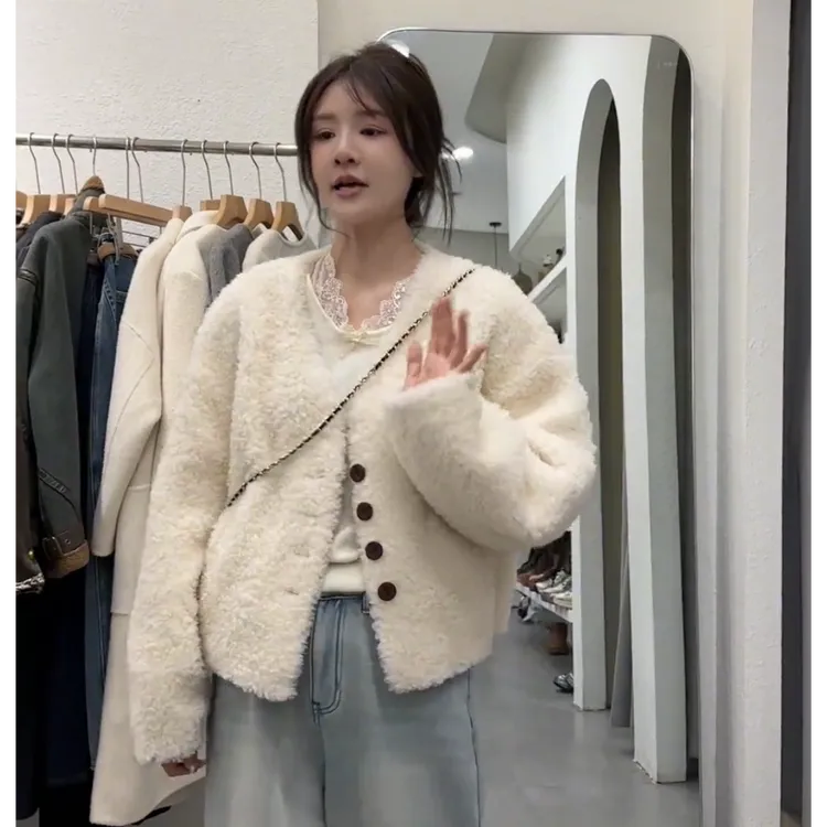 2025秋冬季爆款V领超好看毛毛加厚外套女时尚洋气短款小香风上衣